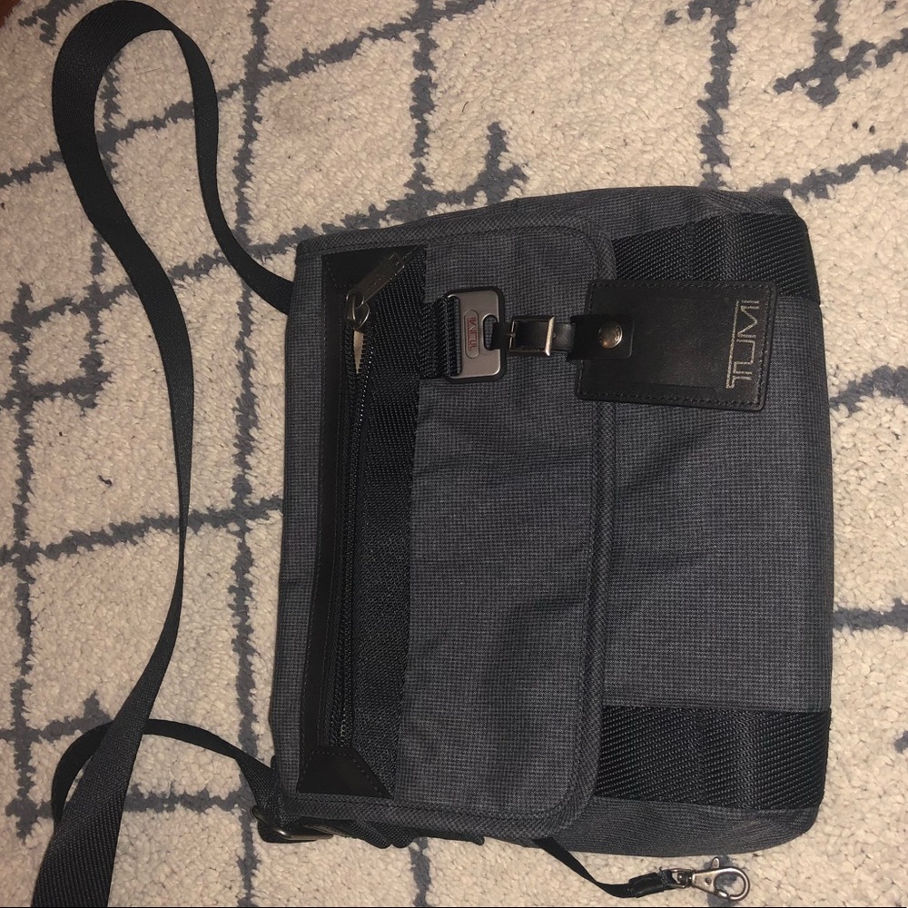 BNWOT Tumi Whittier Mini Messenger Bag